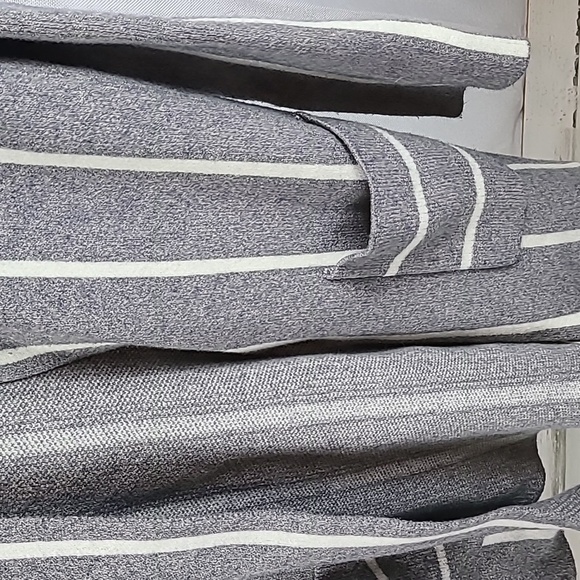 BKE women's meduim cardigan. - Picture 2 of 4